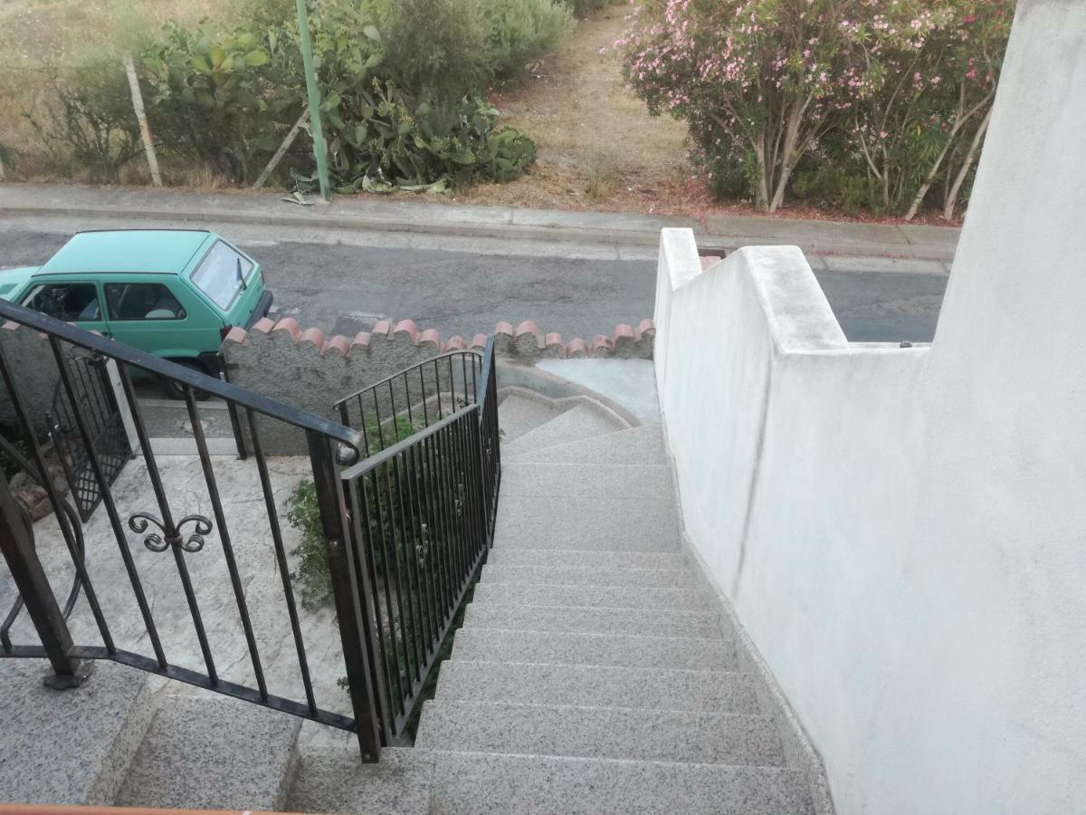 Il Giardino Apartment Lotzorai Luaran gambar